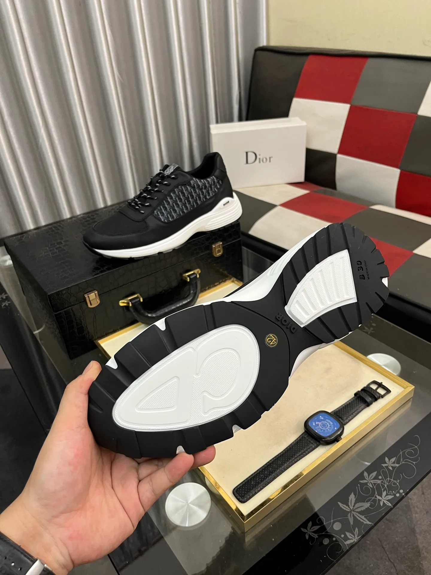 Men's shoes 💰440⌚️⌚️[Dior] The toe is designed to be a bit wider, and the upper foot comfort is perfect. The threads are beautiful, and it fits the pants perfectly. Decorated with various classic details, it is an ideal choice for daily styling. It can be matched with various casual items to create exquisite looks. Fabric: First-layer cowhide/lining sheepskin TPU original outsole Size: 38-444️⃣Colors available